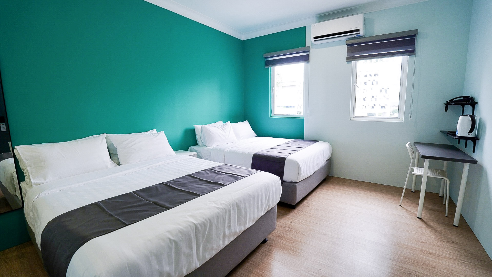 DELUXE FAMILY ROOM (City View)