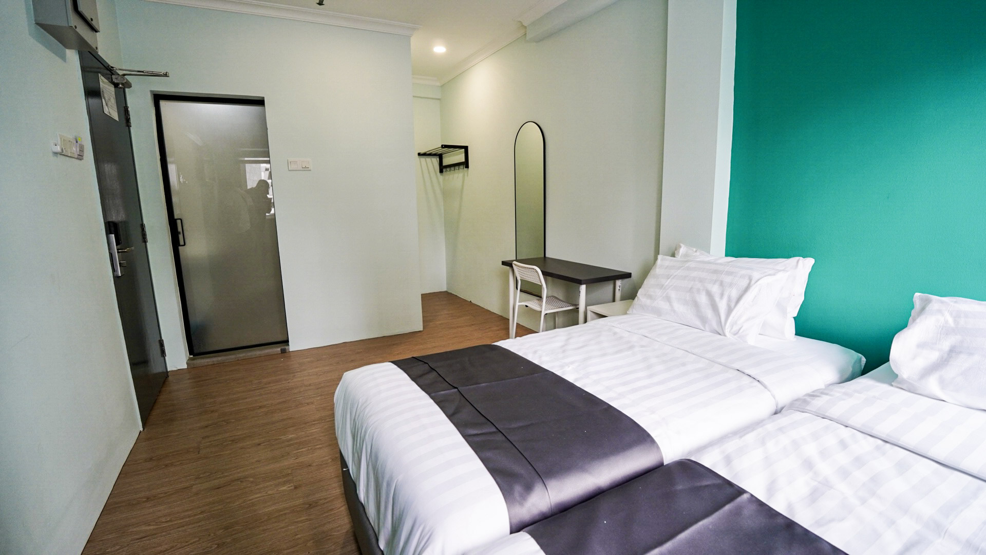 EXECUTIVE SUITE (City View)