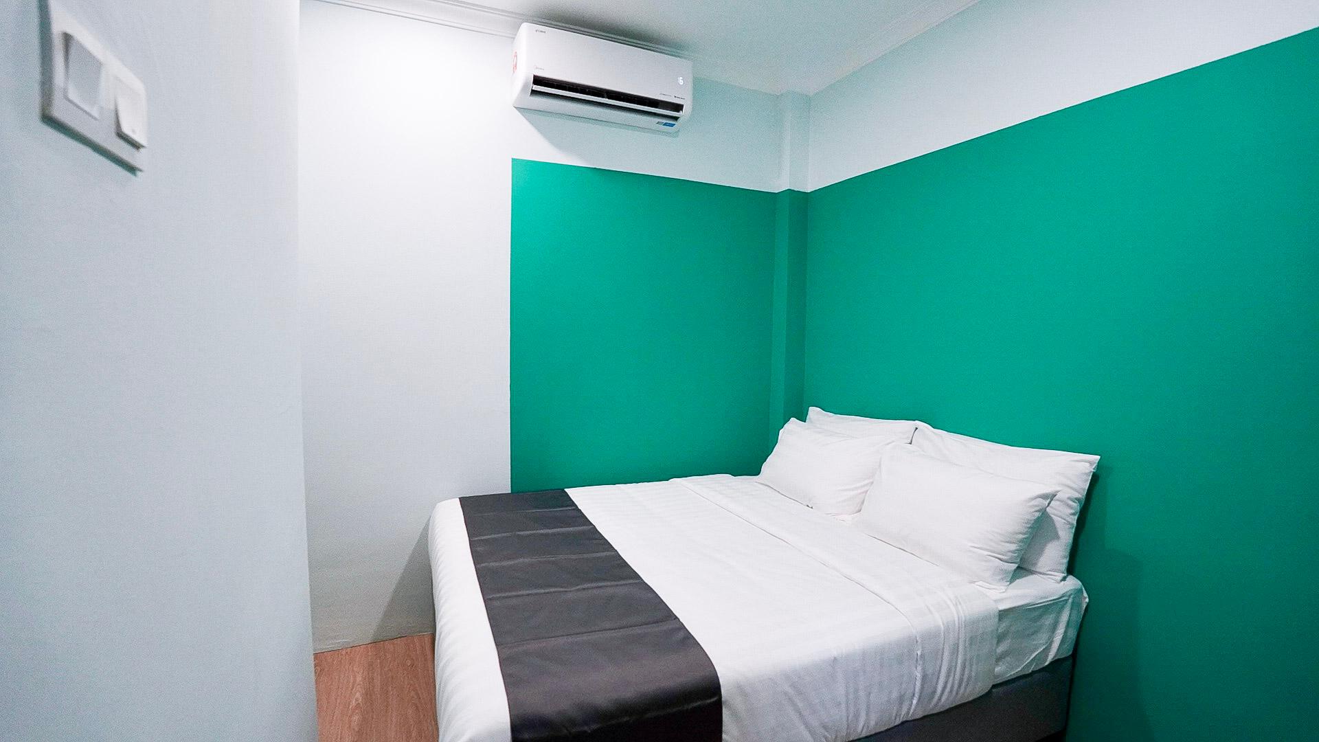 STANDARD QUEEN ROOM (No Window)